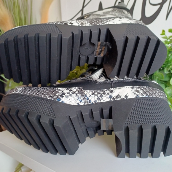 FASHION NOVA Walk The Other Way Booties - Picture 7 of 10